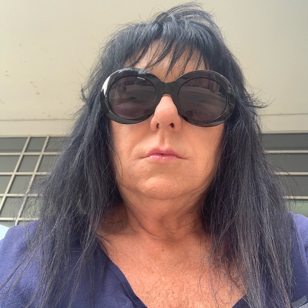 Meet your Posher, Debbie